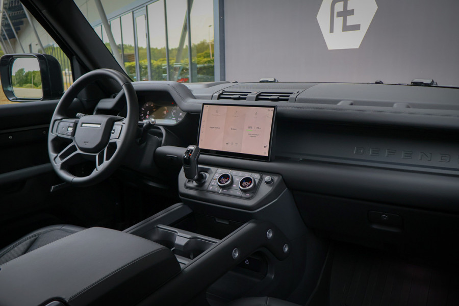 Land Rover Defender 110 2.0 P300e 110 X-Dynamic SE | STOELVERWARMING | ADATIVE CRUISE | STUURVERWARMING | PANORAMADAK | 360 CAMERA | HEAD UP |