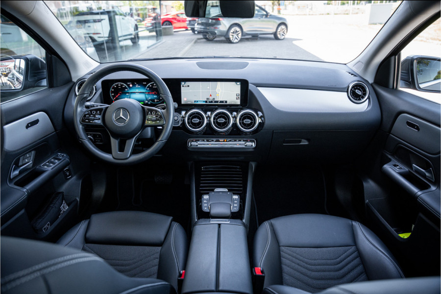 Mercedes-Benz GLA 250 e Style ** Panodak ** Trekhaak ** LED **