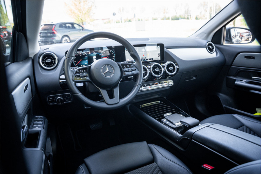 Mercedes-Benz GLA 250 e Style ** Panodak ** Trekhaak ** LED **
