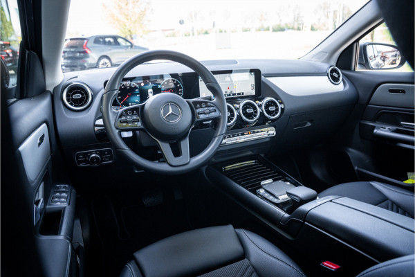 Mercedes-Benz GLA 250 e Style ** Panodak ** Trekhaak ** LED **