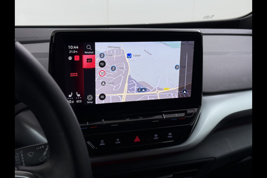 Volkswagen ID.4 First 82kWh Trekhaak Warmtepomp SOH 90% Adap.Cruise Stoelverwarming Apple Carplay Android Auto Navi Ecc Camera Lmv 20" Voorruitverwarming Privacy Glas Led DAB 1.000KG Trekgewicht Origineel Nederlandse Auto