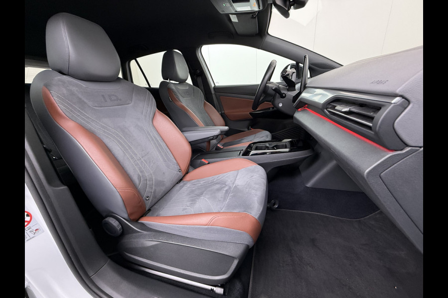 Volkswagen ID.4 First 82kWh Trekhaak Warmtepomp SOH 90% Adap.Cruise Stoelverwarming Apple Carplay Android Auto Navi Ecc Camera Lmv 20" Voorruitverwarming Privacy Glas Led DAB 1.000KG Trekgewicht Origineel Nederlandse Auto