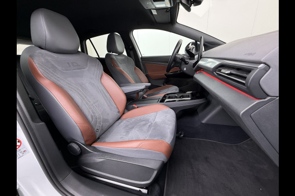 Volkswagen ID.4 First 82kWh Trekhaak Warmtepomp SOH 90% Adap.Cruise Stoelverwarming Apple Carplay Android Auto Navi Ecc Camera Lmv 20" Voorruitverwarming Privacy Glas Led DAB 1.000KG Trekgewicht Origineel Nederlandse Auto