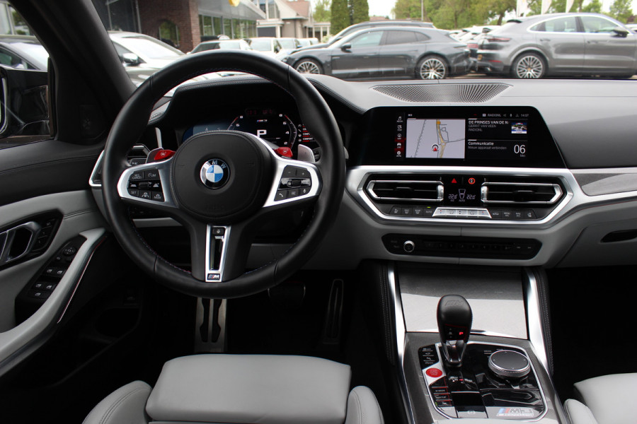 BMW 3 Serie M3 Competition / 360Camera / Carbon / Head-up / Keyless / Leder / 19'' / CarPlay / Dealer onderhouden / Stuur+Stoelverwarming / Dodehoek / DAB / ACC