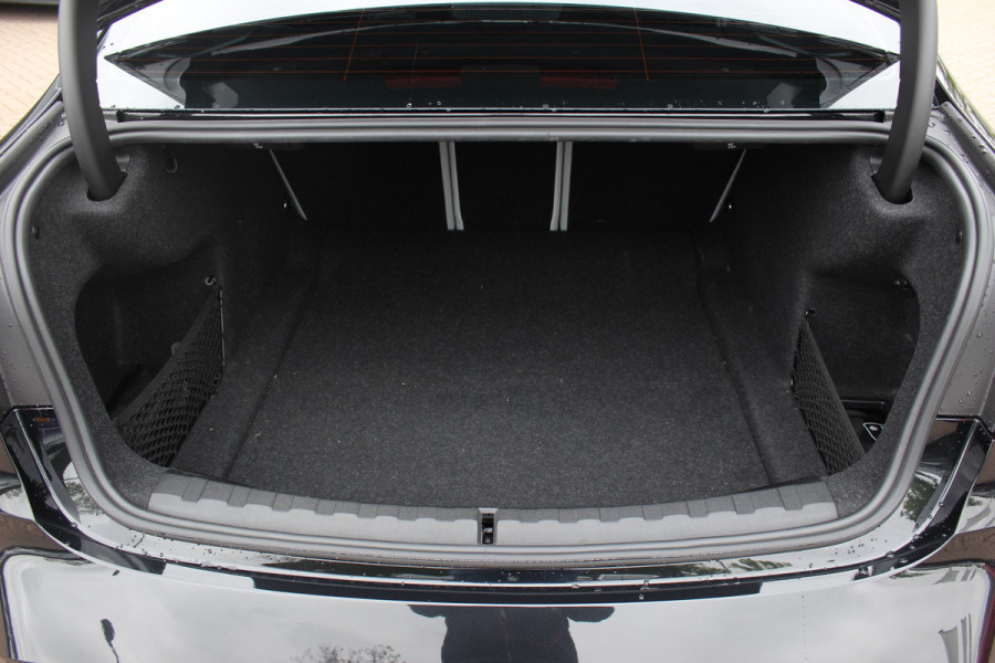 BMW 3 Serie M3 Competition / 360Camera / Carbon / Head-up / Keyless / Leder / 19'' / CarPlay / Dealer onderhouden / Stuur+Stoelverwarming / Dodehoek / DAB / ACC