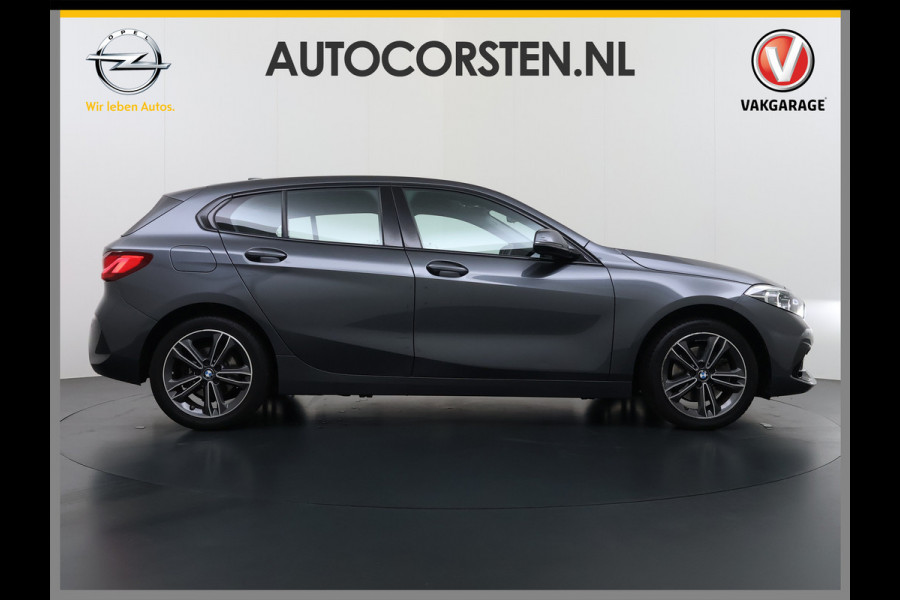 BMW 1-serie 118i AUT-7 Sport Line Apple Carplay Android Navi 1/2 Leer Live cockpit pro Shadow-line Stoelverwarming Ecc Cruise Control Pdc Bu Lmv 17" Led DAB Regen-Lichtsensor Verkeersbord detectie Rijstrooksensor Dealeronderhouden