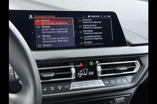 BMW 1-serie 118i AUT-7 Sport Line Apple Carplay Android Navi 1/2 Leer Live cockpit pro Shadow-line Stoelverwarming Ecc Cruise Control Pdc Bu Lmv 17" Led DAB Regen-Lichtsensor Verkeersbord detectie Rijstrooksensor Dealeronderhouden
