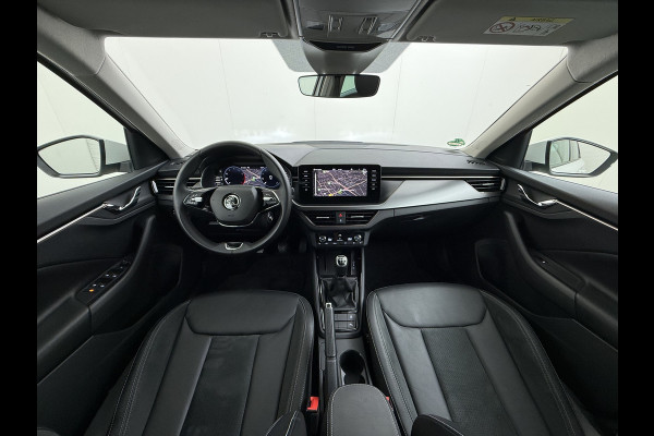 Škoda Kamiq 1.0TSI 1/2 Leder Elek.Stoel+Verwarmd Apple Camera Android Auto Navi Ecc Camera Cruise Control Pdc Business Edition Draadloze Tel.lader Lmv 16" Isofix Voorruitverwarming DAB Led 1e Eigenaar Origineel Nederlandse Auto