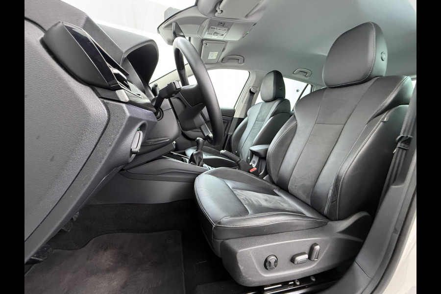 Škoda Kamiq 1.0TSI 1/2 Leder Elek.Stoel+Verwarmd Apple Camera Android Auto Navi Ecc Camera Cruise Control Pdc Business Edition Draadloze Tel.lader Lmv 16" Isofix Voorruitverwarming DAB Led 1e Eigenaar Origineel Nederlandse Auto