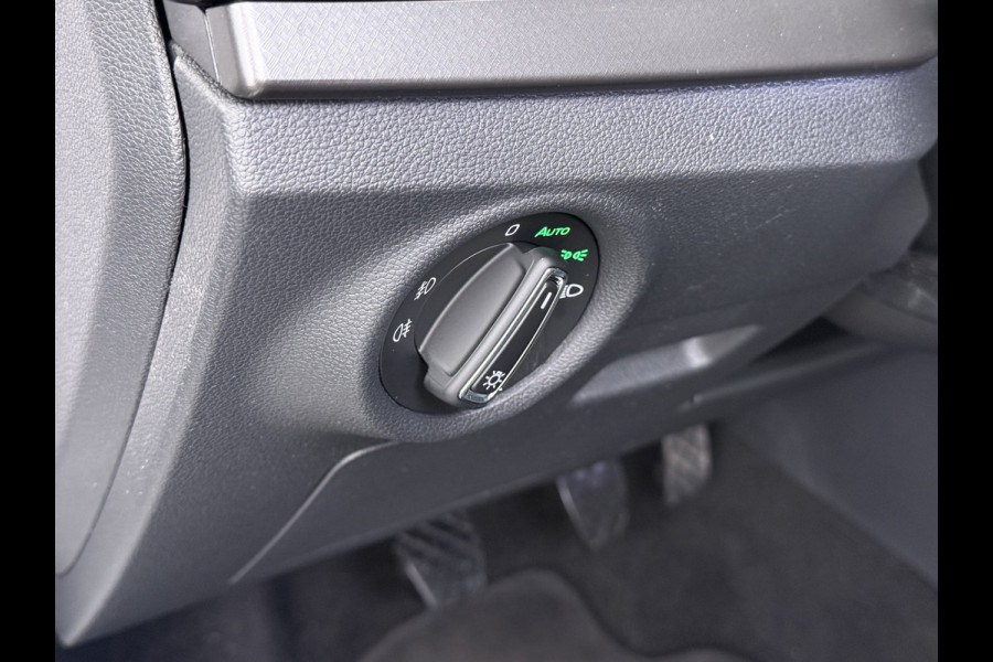 Škoda Kamiq 1.0TSI 1/2 Leder Elek.Stoel+Verwarmd Apple Camera Android Auto Navi Ecc Camera Cruise Control Pdc Business Edition Draadloze Tel.lader Lmv 16" Isofix Voorruitverwarming DAB Led 1e Eigenaar Origineel Nederlandse Auto