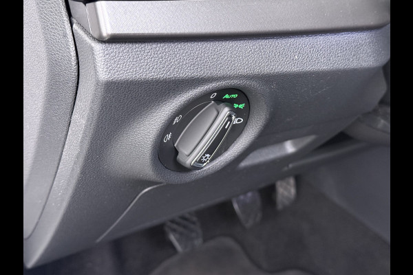 Škoda Kamiq 1.0TSI 1/2 Leder Elek.Stoel+Verwarmd Apple Camera Android Auto Navi Ecc Camera Cruise Control Pdc Business Edition Draadloze Tel.lader Lmv 16" Isofix Voorruitverwarming DAB Led 1e Eigenaar Origineel Nederlandse Auto