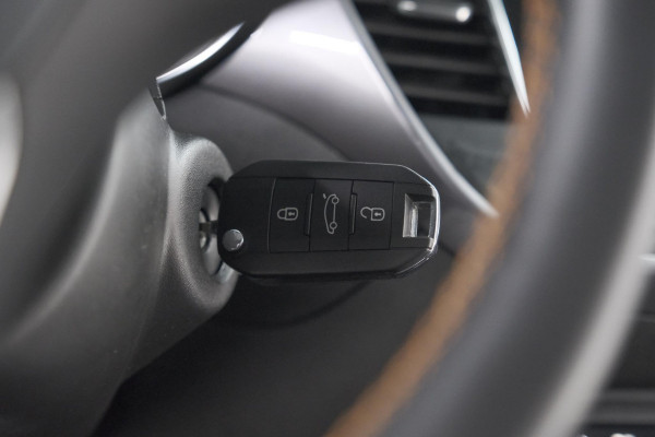 Opel Crossland X 130 Turbo Innovation | Camera | Dodehoekdetectie | Apple Carplay | Navigatie
