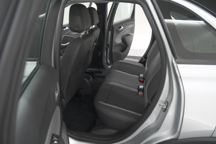 Opel Crossland X 130 Turbo Innovation | Camera | Dodehoekdetectie | Apple Carplay | Navigatie