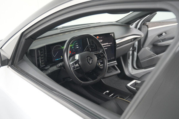 Renault Mégane E-Tech EV60 Optimum Charge Iconic | Adaptieve Cruise Control | Camera | Dodehoekdetectie | Massagefunctie