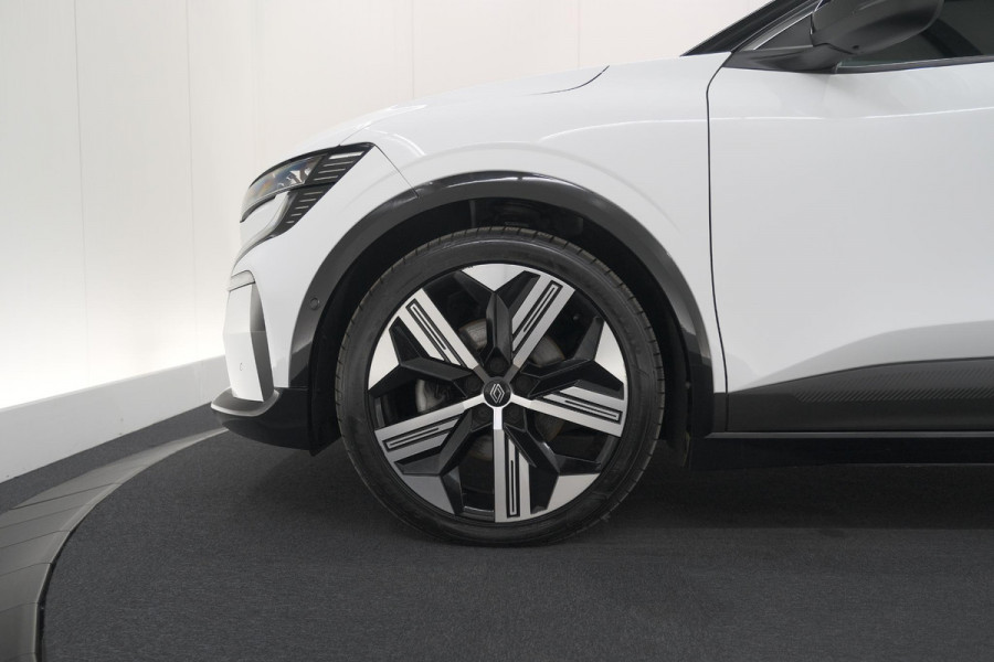 Renault Mégane E-Tech EV60 Optimum Charge Iconic | Adaptieve Cruise Control | Camera | Dodehoekdetectie | Massagefunctie
