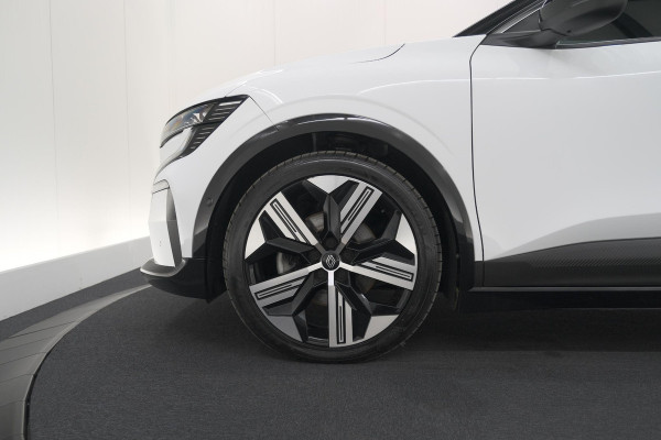 Renault Mégane E-Tech EV60 Optimum Charge Iconic | Adaptieve Cruise Control | Camera | Dodehoekdetectie | Massagefunctie