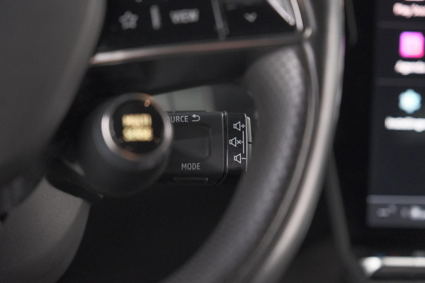 Renault Mégane E-Tech EV60 Optimum Charge Iconic | Adaptieve Cruise Control | Camera | Dodehoekdetectie | Massagefunctie