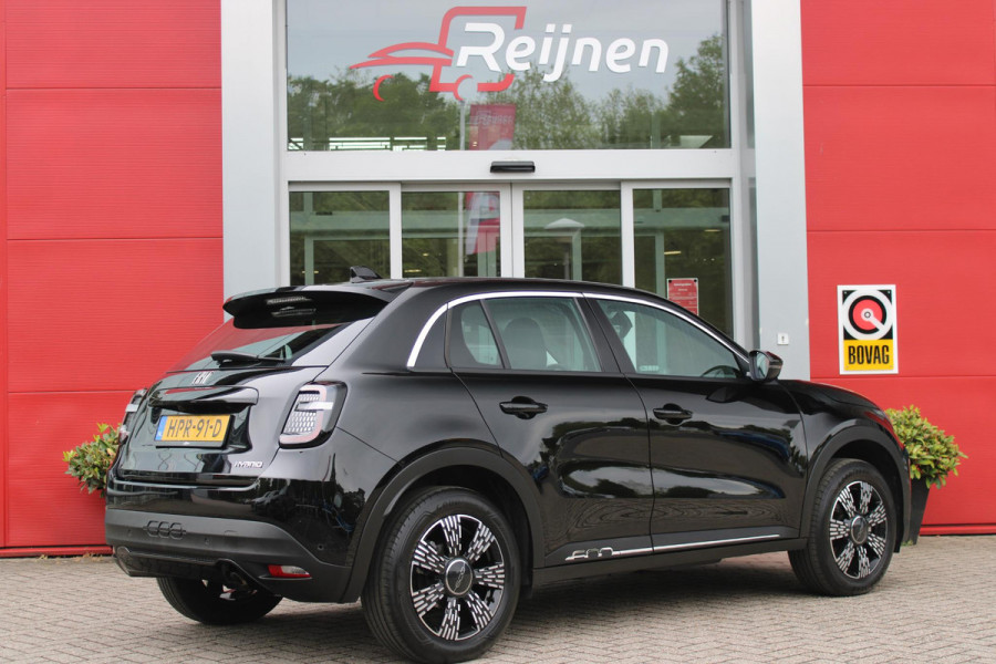 Fiat 600 1.2 Hybrid 110PK AUTOMAAT URBAN | STOEL/VOORRUIT VERWARMING | KEYLESS ENTRY/START | 17" LICHTEMATELN VELGEN | DRAADLOZE TELEFOONLADER | DRAADLOZE APPLE CARPLAY/ANDROID AUTO | NAVIGATIE | DAB+ RADIO | PARKEERSENSOREN VOOR + ACHTER | ACHTERUITRIJ CAMERA | CRUISE CONTROL | LED KOPLAMPEN |