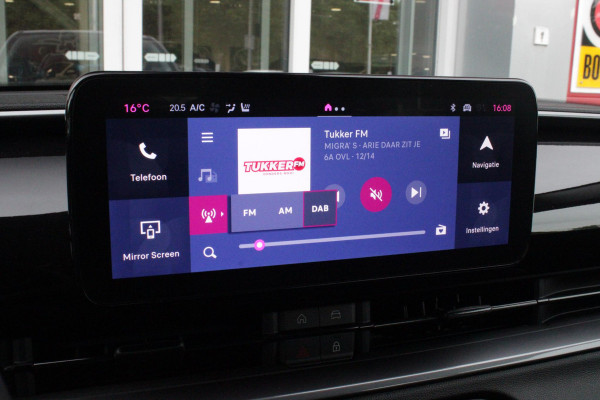 Fiat 600 1.2 Hybrid 110PK AUTOMAAT URBAN | STOEL/VOORRUIT VERWARMING | KEYLESS ENTRY/START | 17" LICHTEMATELN VELGEN | DRAADLOZE TELEFOONLADER | DRAADLOZE APPLE CARPLAY/ANDROID AUTO | NAVIGATIE | DAB+ RADIO | PARKEERSENSOREN VOOR + ACHTER | ACHTERUITRIJ CAMERA | CRUISE CONTROL | LED KOPLAMPEN |