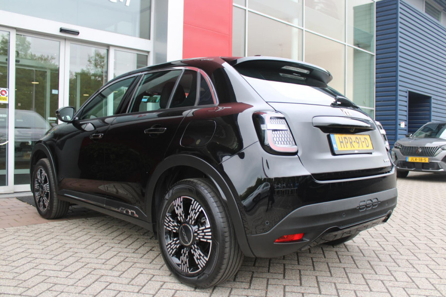 Fiat 600 1.2 Hybrid 110PK AUTOMAAT URBAN | STOEL/VOORRUIT VERWARMING | KEYLESS ENTRY/START | 17" LICHTEMATELN VELGEN | DRAADLOZE TELEFOONLADER | DRAADLOZE APPLE CARPLAY/ANDROID AUTO | NAVIGATIE | DAB+ RADIO | PARKEERSENSOREN VOOR + ACHTER | ACHTERUITRIJ CAMERA | CRUISE CONTROL | LED KOPLAMPEN |