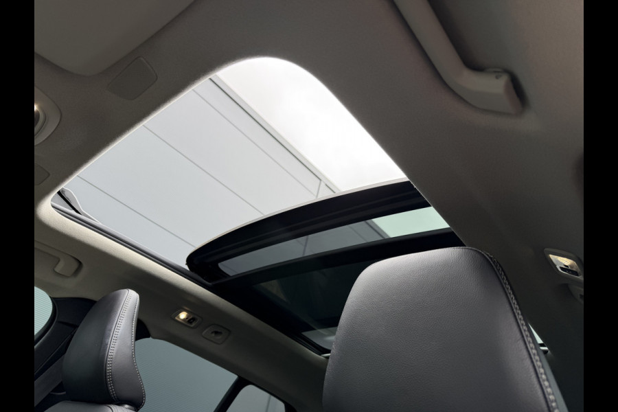 Volvo XC40 1.5 T4 Plug-in hybrid Ultimate Dark (Elektrisch Schuifdak - Trekhaak - Harman/Kardon - Leder incl verwarming/geheugen - Elektris