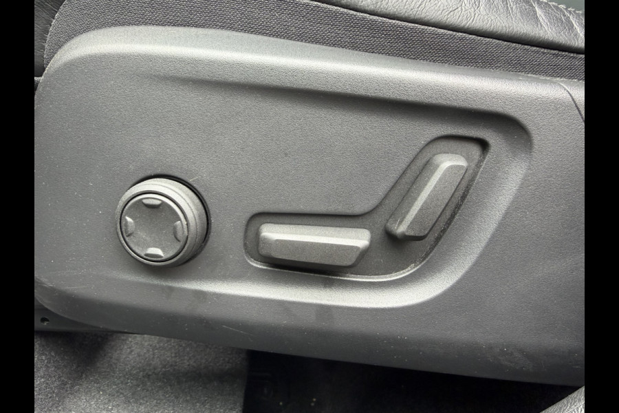 Volvo XC40 1.5 T4 Plug-in hybrid Ultimate Dark (Elektrisch Schuifdak - Trekhaak - Harman/Kardon - Leder incl verwarming/geheugen - Elektris