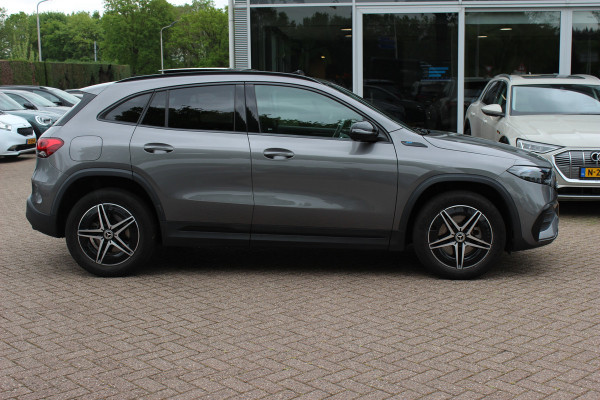Mercedes-Benz EQA 250 Business Solution AMG 67 kWh / SoH 94,5% / Panoramadak / Camera / CarPlay / 18'' / Stoelverwarming / Dodehoek / DAB / Cruise Control