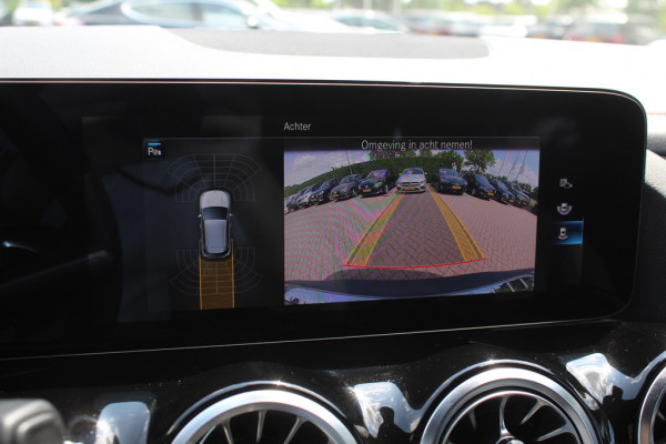 Mercedes-Benz EQA 250 Business Solution AMG 67 kWh / SoH 94,5% / Panoramadak / Camera / CarPlay / 18'' / Stoelverwarming / Dodehoek / DAB / Cruise Control