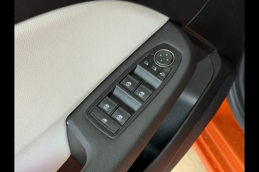 Renault Clio 1.0 TCe 90pk Automaat | Groot Navi | 360 | 17" | PDC V+A | Stoel & stuur verwarming | Keurig nette auto |