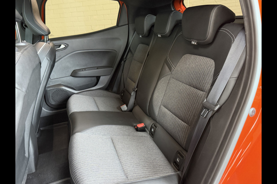 Renault Clio 1.0 TCe 90pk Automaat | Groot Navi | 360 | 17" | PDC V+A | Stoel & stuur verwarming | Keurig nette auto |