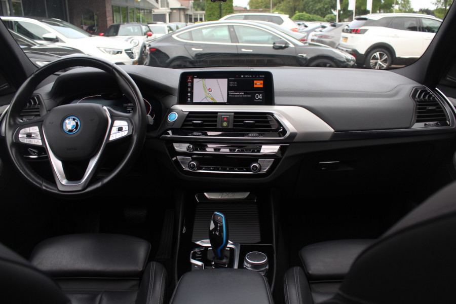 BMW iX3 High Executive 80 kWh / SoH 94,9% / Trekhaak / Panoramadak / 360Camera / Head-up / 20'' / Leder / Harman Kardon / Navigatie / Memory seats / Dodehoek / DAB / Stoelverwarming / Cruise Control Adaptief