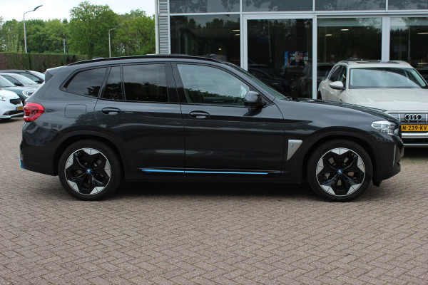 BMW iX3 High Executive 80 kWh / SoH 94,9% / Trekhaak / Panoramadak / 360Camera / Head-up / 20'' / Leder / Harman Kardon / Navigatie / Memory seats / Dodehoek / DAB / Stoelverwarming / Cruise Control Adaptief