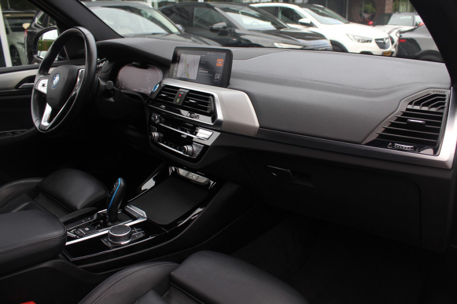 BMW iX3 High Executive 80 kWh / SoH 94,9% / Trekhaak / Panoramadak / 360Camera / Head-up / 20'' / Leder / Harman Kardon / Navigatie / Memory seats / Dodehoek / DAB / Stoelverwarming / Cruise Control Adaptief
