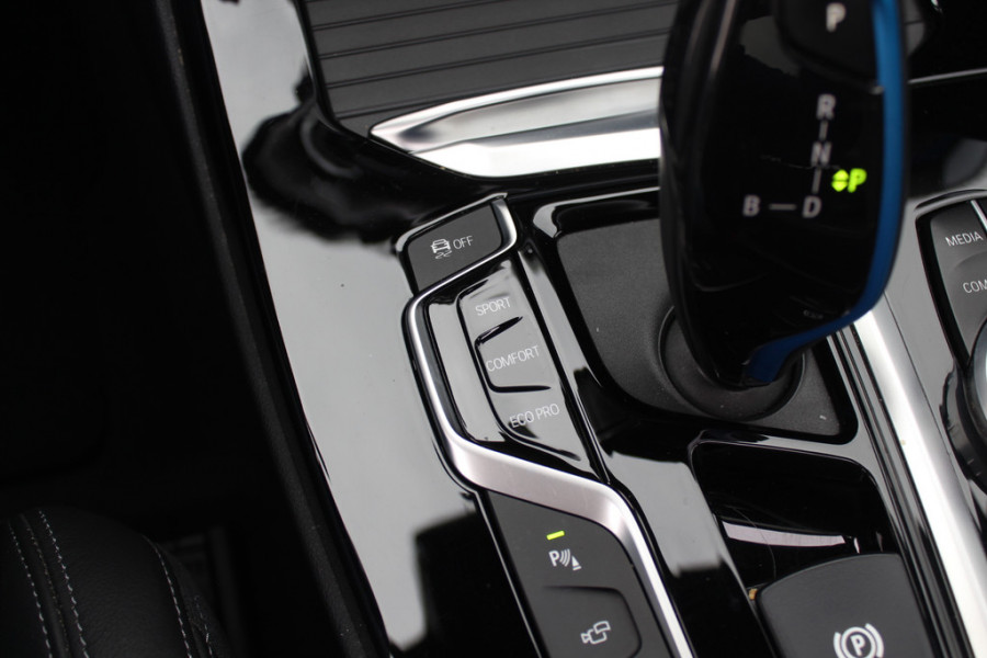 BMW iX3 High Executive 80 kWh / SoH 94,9% / Trekhaak / Panoramadak / 360Camera / Head-up / 20'' / Leder / Harman Kardon / Navigatie / Memory seats / Dodehoek / DAB / Stoelverwarming / Cruise Control Adaptief