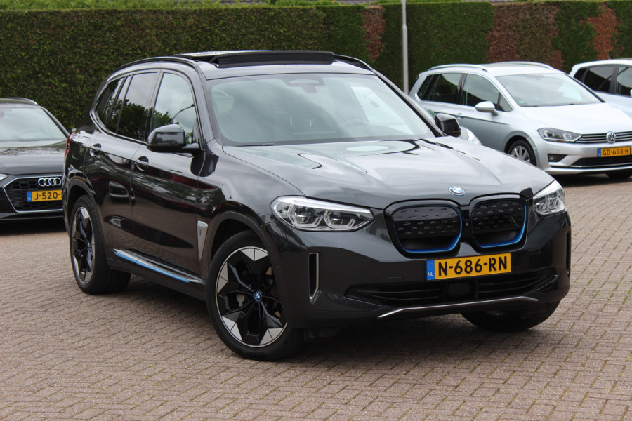 BMW iX3 High Executive 80 kWh / SoH 94,9% / Trekhaak / Panoramadak / 360Camera / Head-up / 20'' / Leder / Harman Kardon / Navigatie / Memory seats / Dodehoek / DAB / Stoelverwarming / Cruise Control Adaptief
