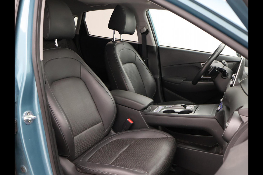 Hyundai Kona EV PREMIUM SKY 64 kWh 100% SOH *CERAMIC BLUE* + SCHUIFDAK | STOELVERW. V+A | STOELVENTILATIE | KRELL