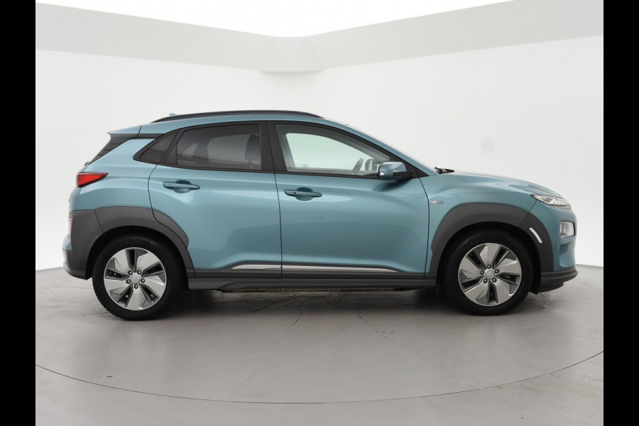 Hyundai Kona EV PREMIUM SKY 64 kWh 100% SOH *CERAMIC BLUE* + SCHUIFDAK | STOELVERW. V+A | STOELVENTILATIE | KRELL