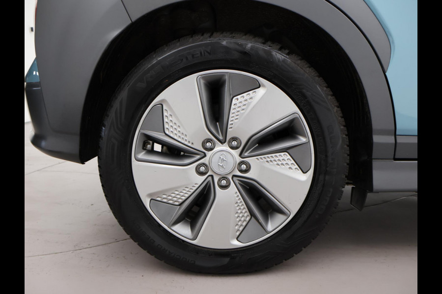 Hyundai Kona EV PREMIUM SKY 64 kWh 100% SOH *CERAMIC BLUE* + SCHUIFDAK | STOELVERW. V+A | STOELVENTILATIE | KRELL