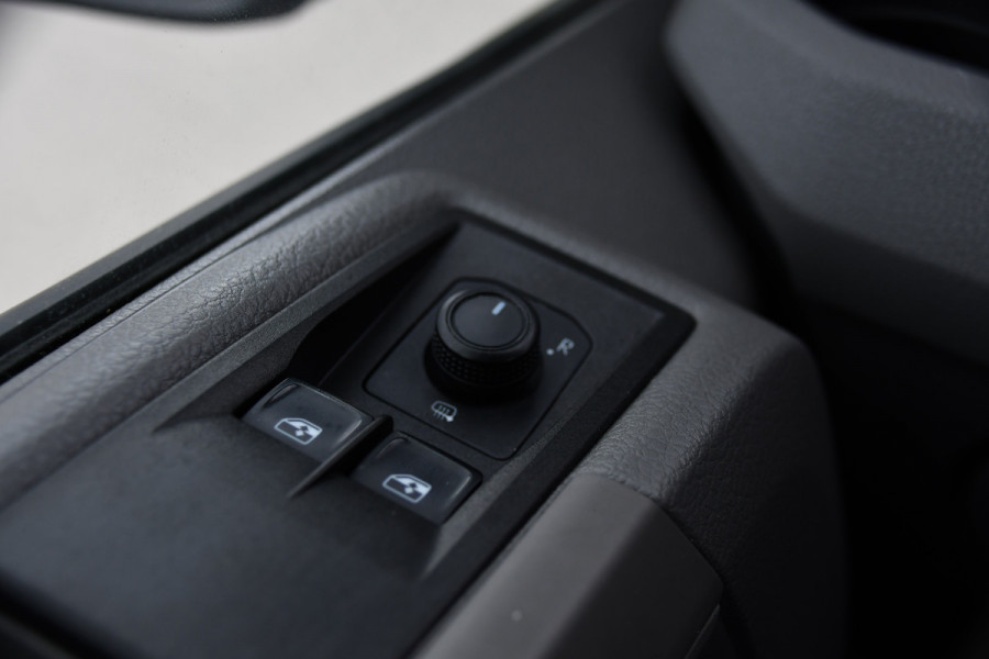 MAN TGE 35 2.0 L3H2 PB Edition Camera, Cruise, Carplay, LED, 177pk, Clima, Trekhaak, Stuurverwarming, Automaat, NAVI, Sensoren, Multimedia, Uniek!