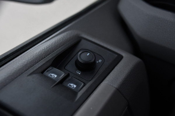 MAN TGE 35 2.0 L3H2 PB Edition Camera, Cruise, Carplay, LED, 177pk, Clima, Trekhaak, Stuurverwarming, Automaat, NAVI, Sensoren, Multimedia, Uniek!