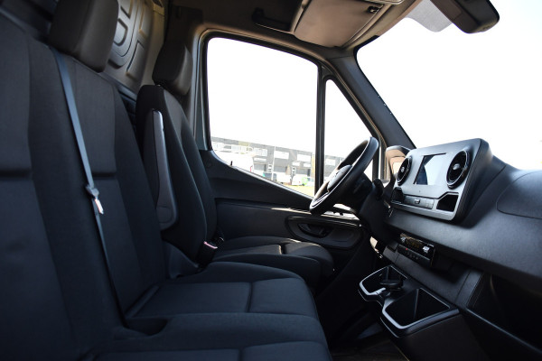 Mercedes-Benz Sprinter 319 3.0 CDI L2H2 PB Edition Camera, Cruise, Carplay, LED, 190pk, Mbux 7'', Trekhaak, Sensoren, Geveerde stoel, Automaat, Uniek!
