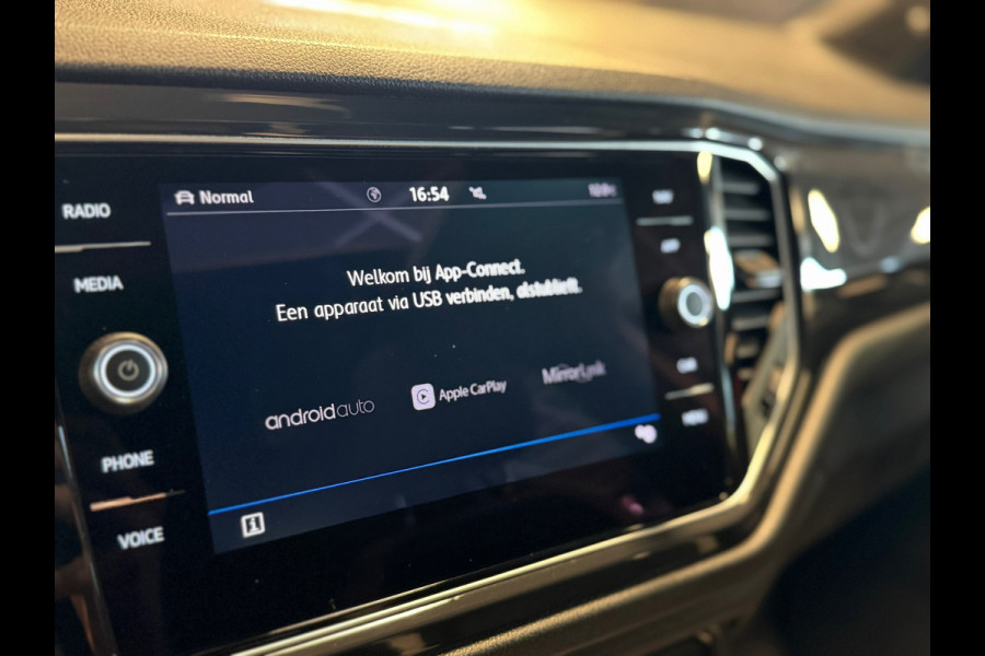 Volkswagen T-Roc 2.0 TSI 4Motion Sport / Pano / Beats / Stuurverwarming / Virtual / Carplay / DAB
