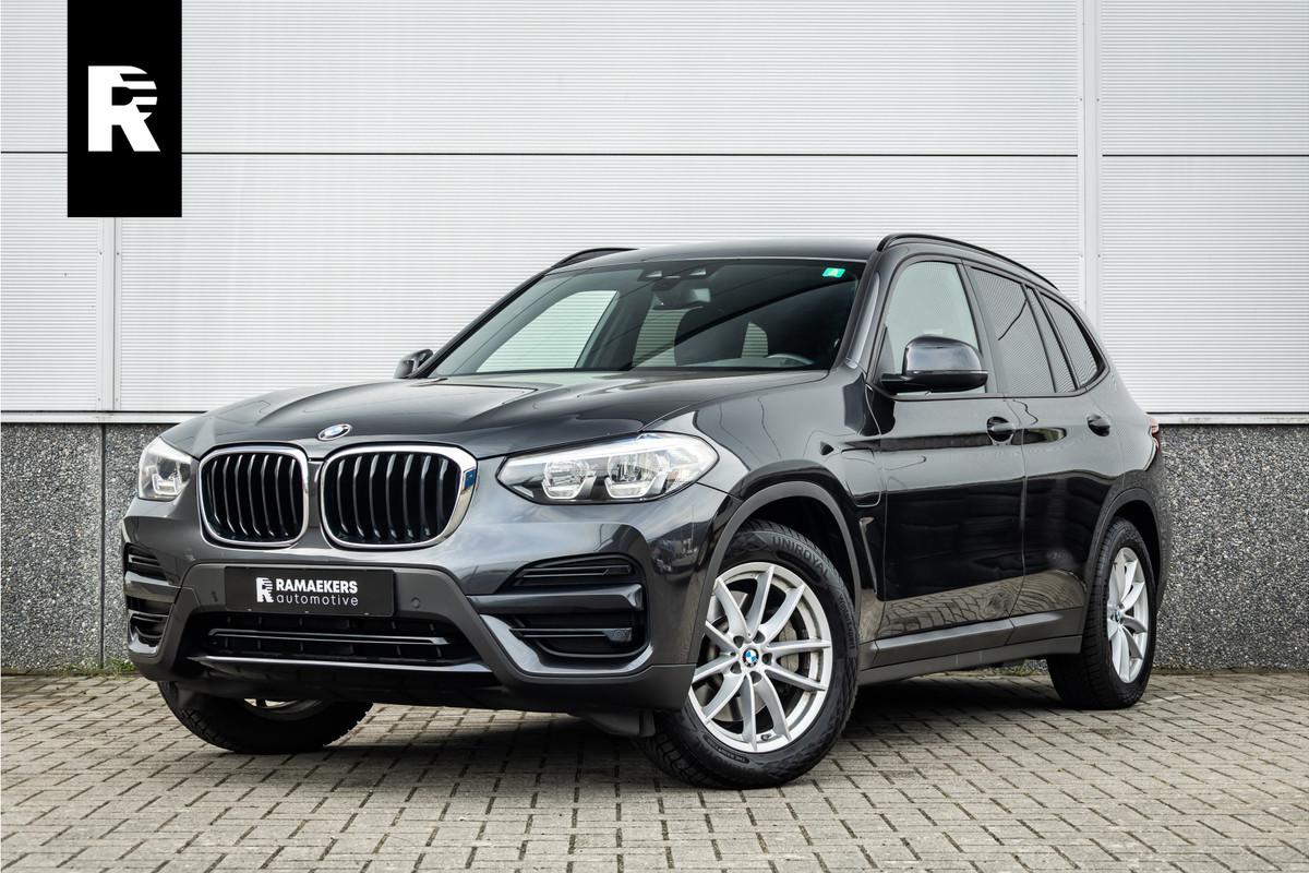 BMW X3 xDrive30e Stoelverwarming / LED / 18inch /