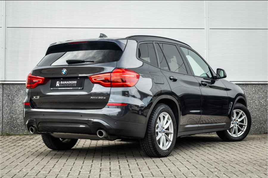 BMW X3 xDrive30e Stoelverwarming / LED / 18inch /