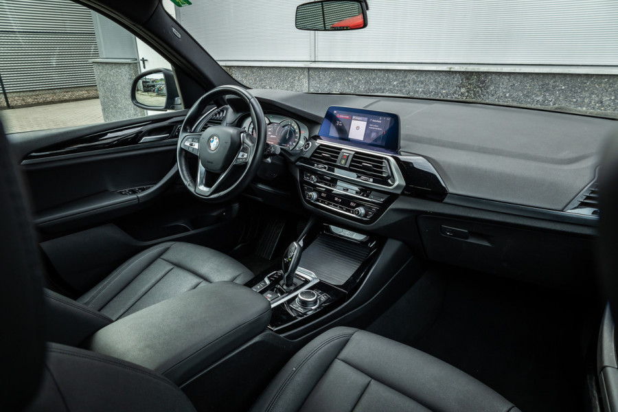BMW X3 xDrive30e Stoelverwarming / LED / 18inch /