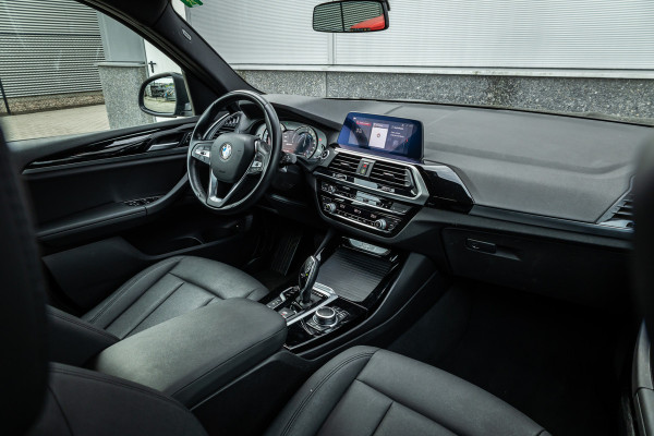 BMW X3 xDrive30e Stoelverwarming / LED / 18inch /