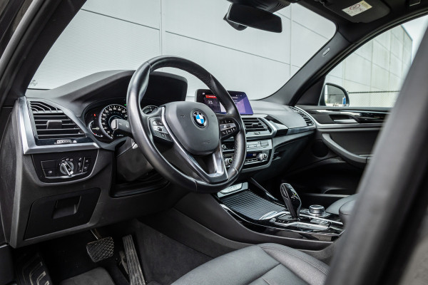 BMW X3 xDrive30e Stoelverwarming / LED / 18inch /