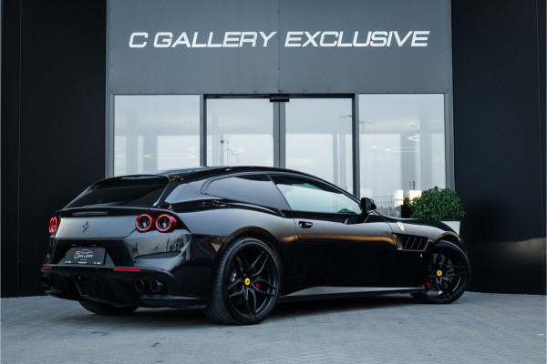 Ferrari GTC4Lusso 6.3 V12 - 4-zits l Lift l Passanger Display l Carbon l Panorama