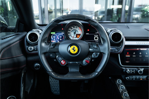 Ferrari GTC4Lusso 6.3 V12 - 4-zits l Lift l Passanger Display l Carbon l Panorama