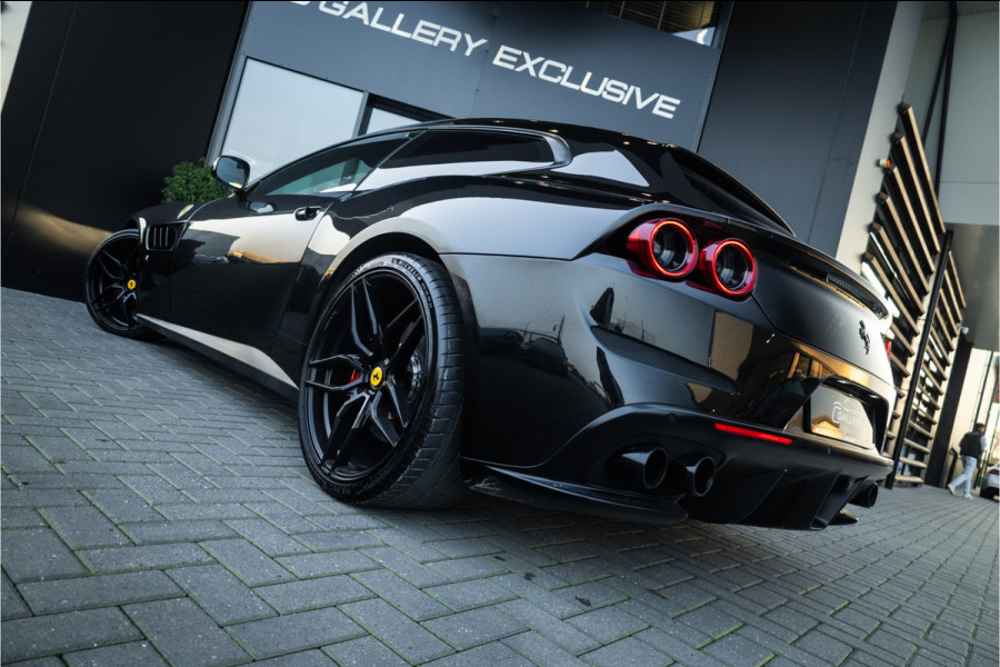 Ferrari GTC4Lusso 6.3 V12 - 4-zits l Lift l Passanger Display l Carbon l Panorama